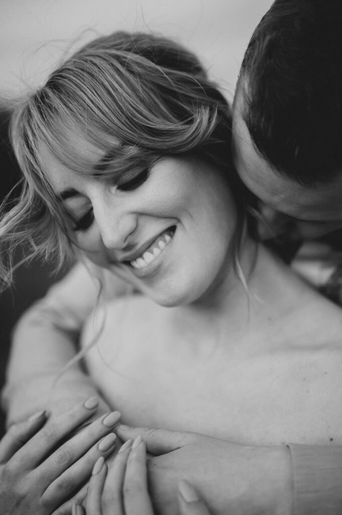 Couple kissing. Wedding. Best elopement photographer und videographer