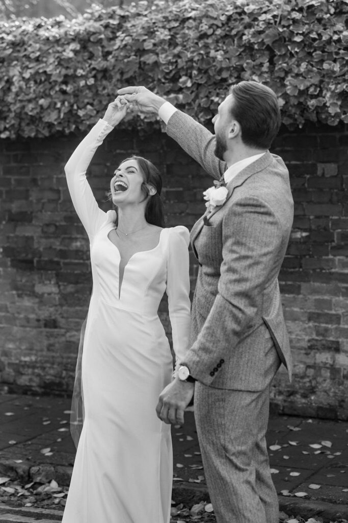 UK Edding in Marlow nähe London. Hochzeitsfotograf und Videograf. Tanzendes Paar
